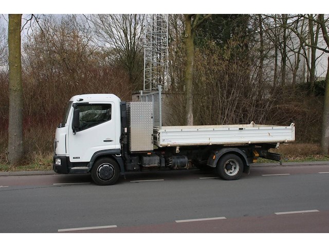 Vrachtwagen kipper nissan nt500 diesel 2017 - afbeelding 1 van  1
