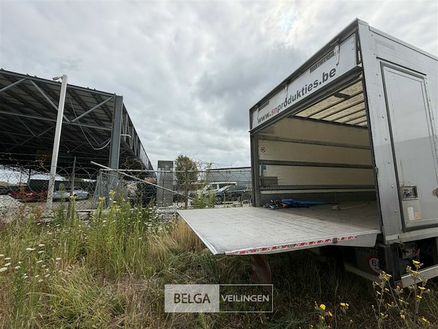 Vrachtwagen mercedes atego - afbeelding 11 van  44