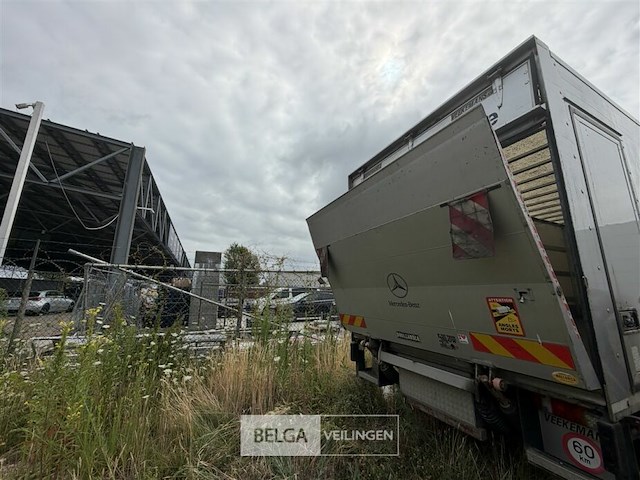 Vrachtwagen mercedes atego - afbeelding 13 van  44