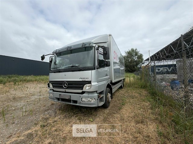 Vrachtwagen mercedes atego - afbeelding 1 van  44