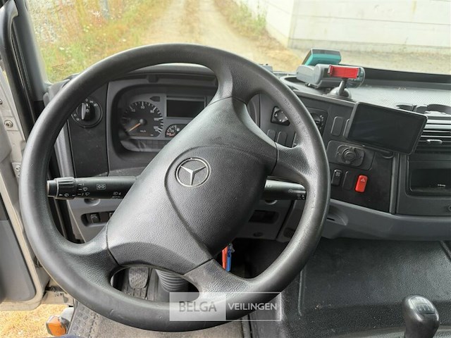 Vrachtwagen mercedes atego - afbeelding 24 van  44