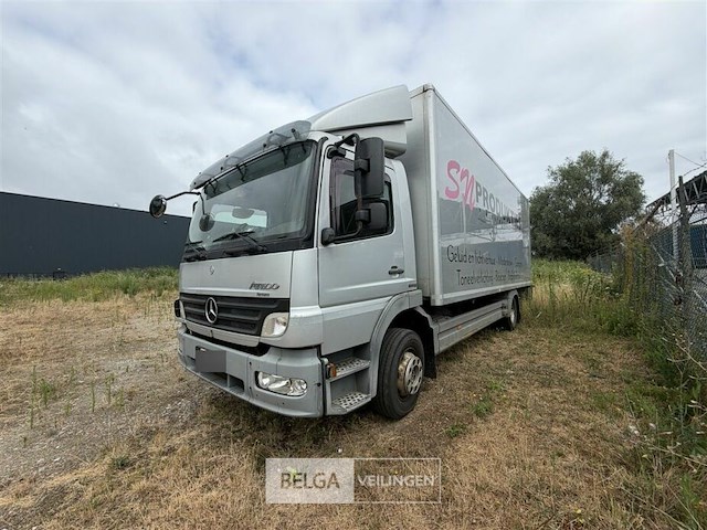Vrachtwagen mercedes atego - afbeelding 2 van  44