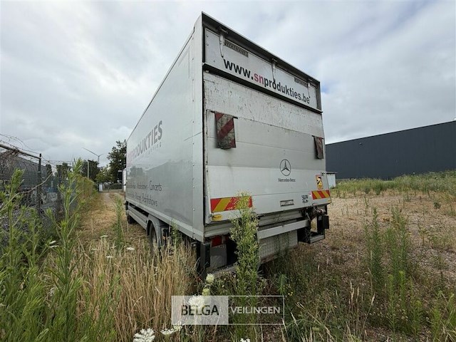 Vrachtwagen mercedes atego - afbeelding 3 van  44