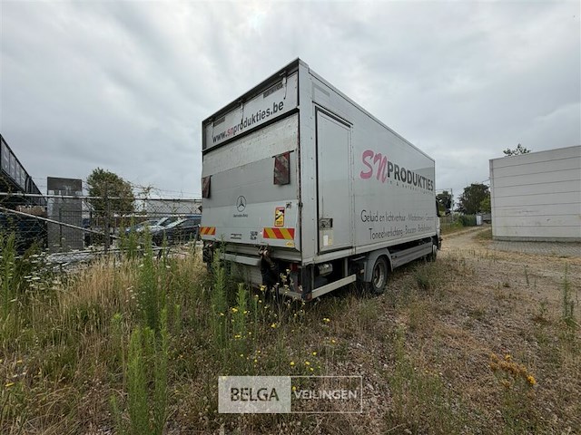 Vrachtwagen mercedes atego - afbeelding 43 van  44