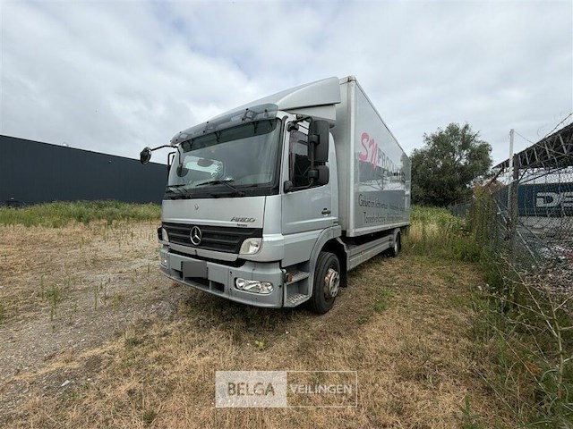 Vrachtwagen mercedes atego - afbeelding 4 van  44