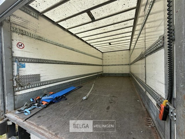 Vrachtwagen mercedes atego - afbeelding 6 van  44