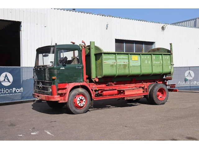 Vrachtwagen mercedes-benz 1319 diesel 1975 - afbeelding 1 van  1