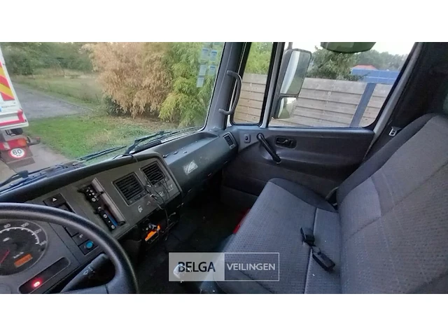 Vrachtwagen nissan - afbeelding 10 van  33