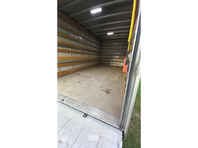 Vrachtwagen nissan - afbeelding 26 van  33