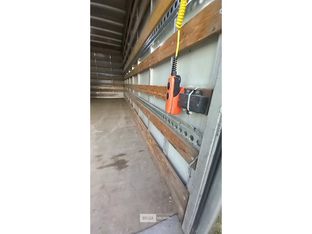 Vrachtwagen nissan - afbeelding 27 van  33