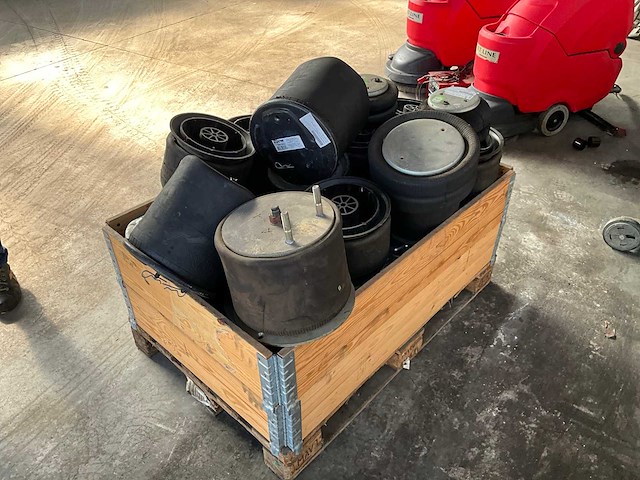 Vrachtwagen onderdeel luchtbalg airsuspension - afbeelding 4 van  6