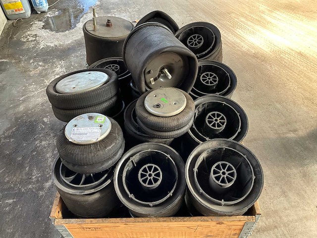 Vrachtwagen onderdeel luchtbalg airsuspension - afbeelding 6 van  6