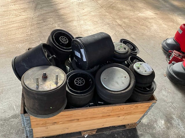 Vrachtwagen onderdeel luchtbalg airsuspension - afbeelding 4 van  5
