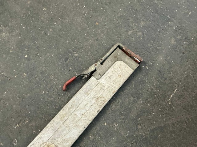 Vrachtwagen opspanrail - afbeelding 3 van  3