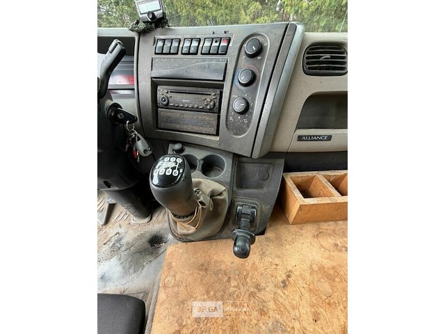 Vrachtwagen renault - afbeelding 2 van  32