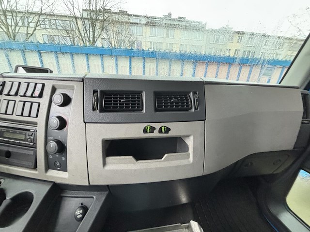 Vrachtwagen volvo fl - afbeelding 2 van  18