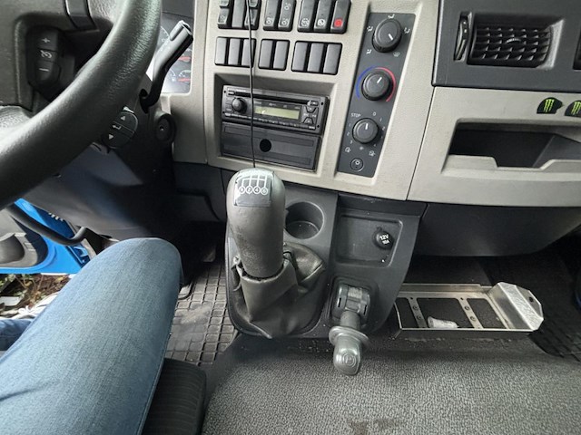 Vrachtwagen volvo fl - afbeelding 3 van  18