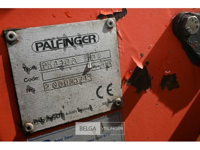 Vrachtwagen volvo met kraan - afbeelding 2 van  27