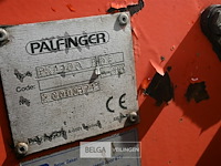 Vrachtwagen volvo met kraan - afbeelding 2 van  27