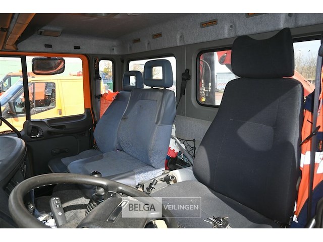 Vrachtwagen volvo met kraan - afbeelding 4 van  27