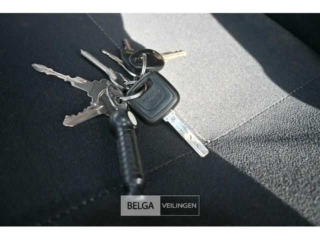 Vrachtwagen volvo met kraan - afbeelding 6 van  27