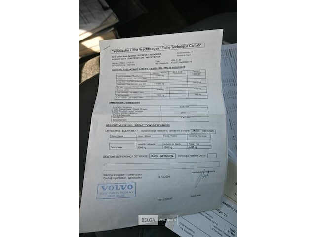 Vrachtwagen volvo met kraan - afbeelding 13 van  27