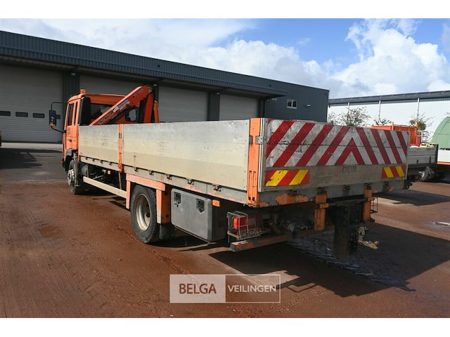 Vrachtwagen volvo met kraan - afbeelding 16 van  27