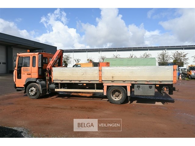 Vrachtwagen volvo met kraan - afbeelding 17 van  27