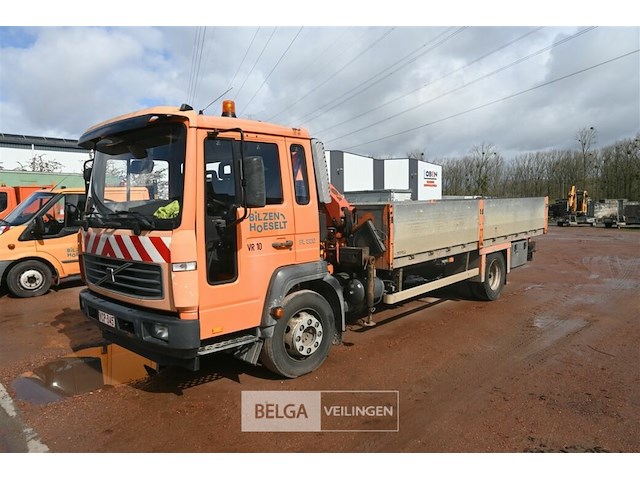 Vrachtwagen volvo met kraan - afbeelding 18 van  27