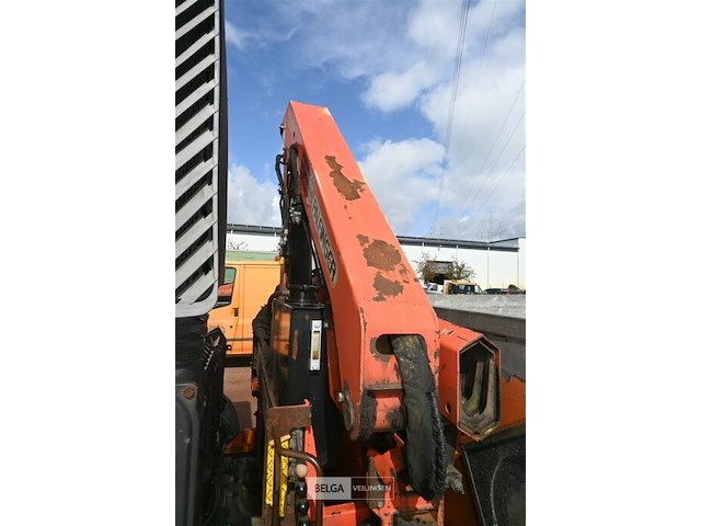 Vrachtwagen volvo met kraan - afbeelding 22 van  27