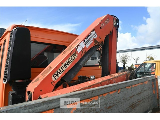 Vrachtwagen volvo met kraan - afbeelding 23 van  27