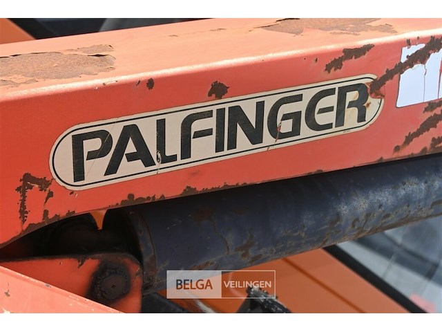 Vrachtwagen volvo met kraan - afbeelding 24 van  27