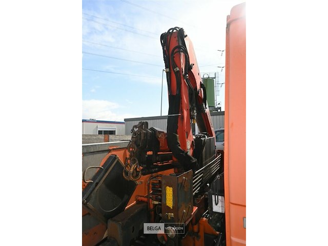 Vrachtwagen volvo met kraan - afbeelding 27 van  27