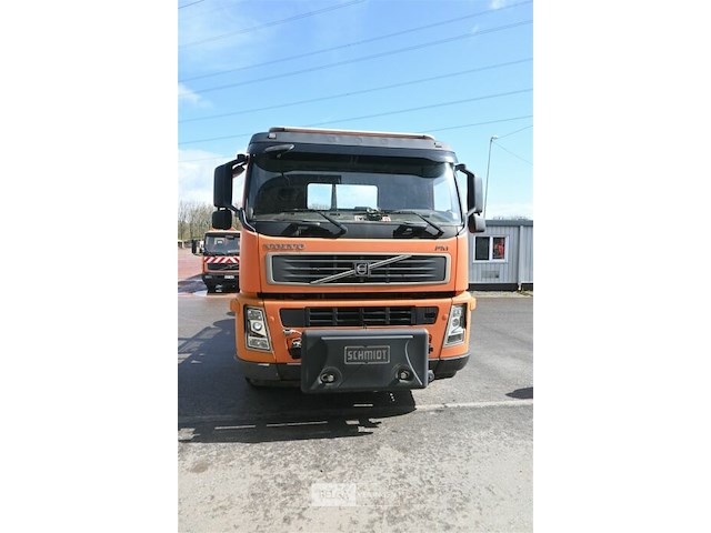 Vrachtwagen volvo - afbeelding 5 van  22