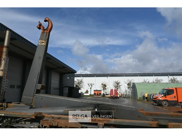 Vrachtwagen volvo - afbeelding 15 van  22