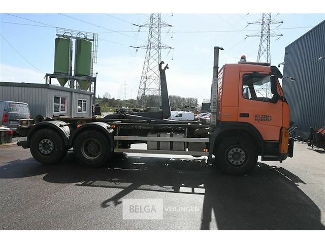 Vrachtwagen volvo - afbeelding 12 van  22