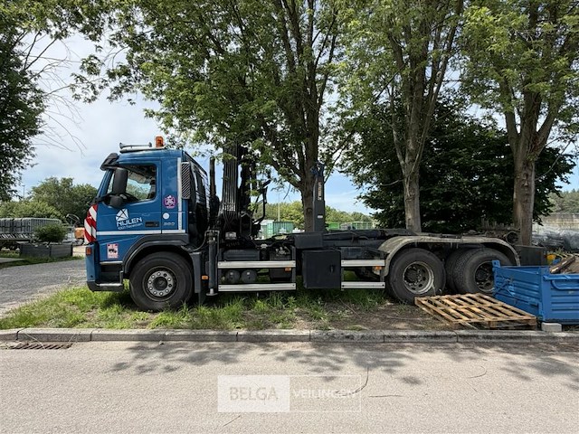 Vrachtwagen volvo - afbeelding 12 van  28