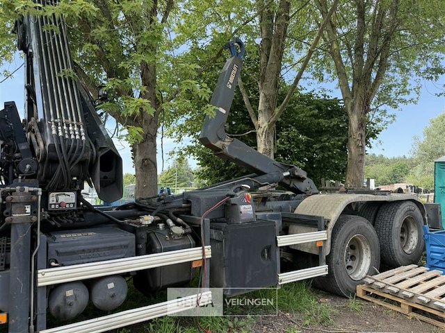 Vrachtwagen volvo - afbeelding 23 van  28
