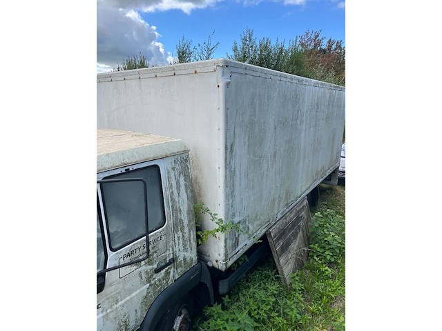 Vrachtwagen (zonder boorddocumenten en zonder sleutel) wrak - locatie: gemelsloweg 7, 3680 maaseik - afbeelding 3 van  5