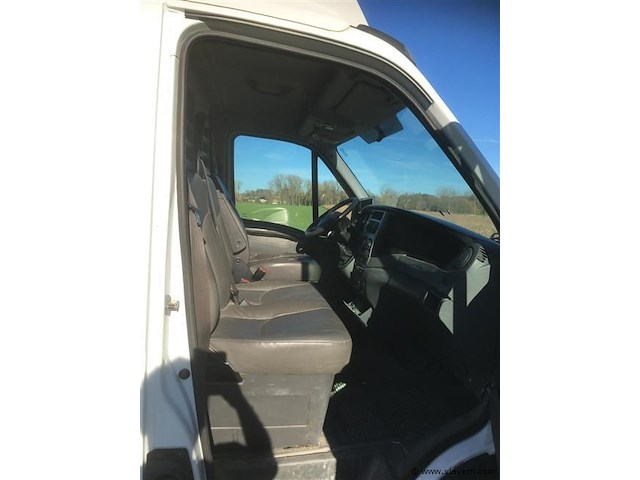 Vrachtwagen - afbeelding 2 van  13