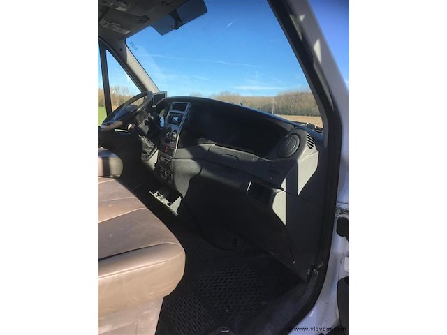 Vrachtwagen - afbeelding 3 van  13