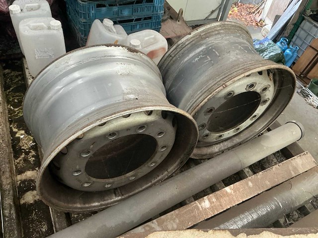 Vrachtwagenband en velg (2x) - afbeelding 1 van  3