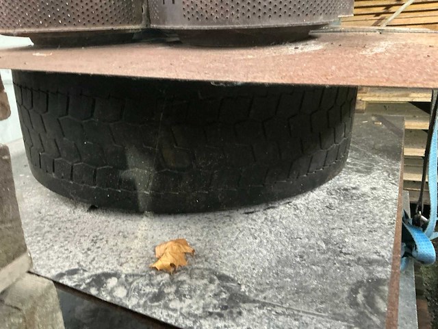 Vrachtwagenband en velg (2x) - afbeelding 2 van  3