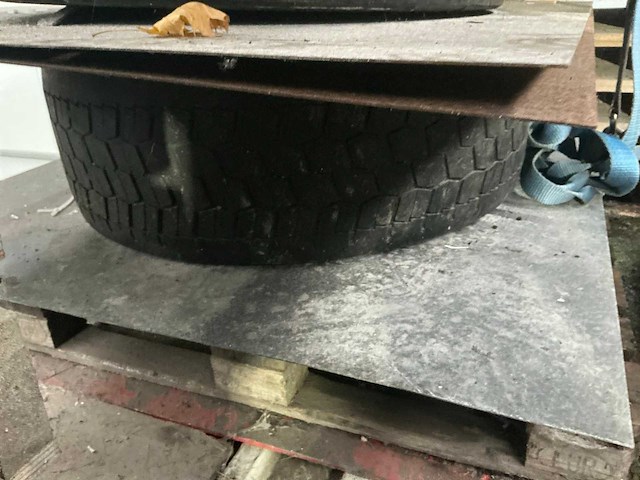 Vrachtwagenband en velg (2x) - afbeelding 3 van  3