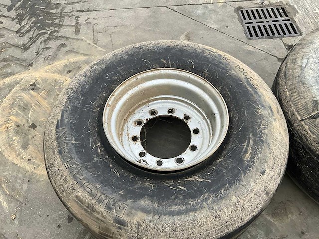 Vrachtwagenband met velg (2x) - afbeelding 1 van  9