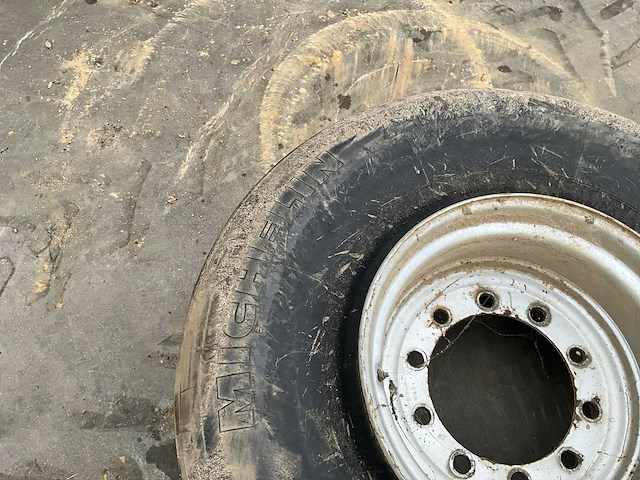 Vrachtwagenband met velg (2x) - afbeelding 8 van  9