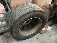 Vrachtwagenband op velg (2x) - afbeelding 1 van  4