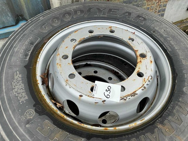 Vrachtwagenband op velg (2x) - afbeelding 2 van  6