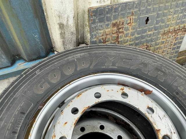 Vrachtwagenband op velg (2x) - afbeelding 3 van  6