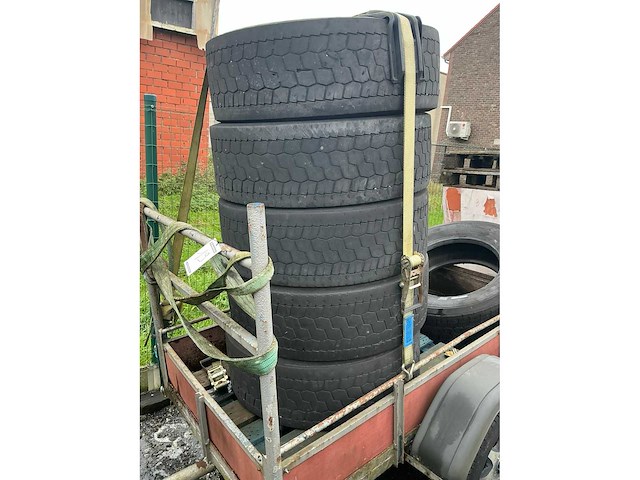 Vrachtwagenbanden (6x) - afbeelding 1 van  8